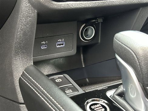 Used 2023 Nissan Kicks SR image 25