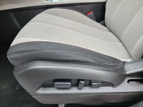 Used 2017 Chevrolet Equinox LT w/ Convenience Package image 23