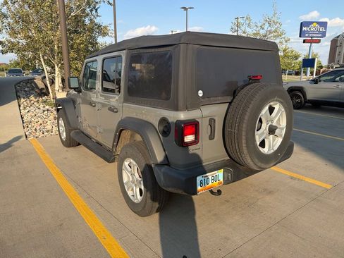 Used 2022 Jeep Wrangler Unlimited Sport AWD/4WD image 3