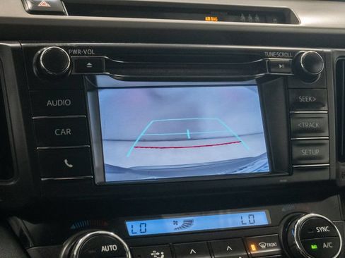Used 2018 Toyota RAV4 XLE AWD/4WD image 17