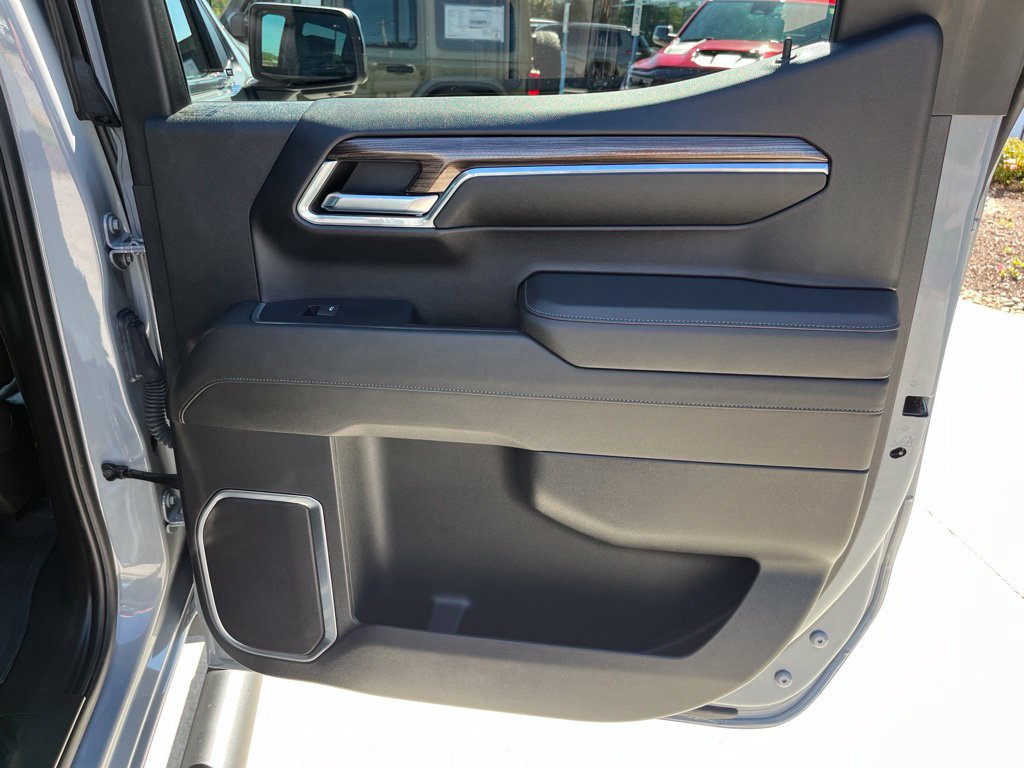 Used 2024 Chevrolet Silverado 1500 RST AWD/4WD image 25