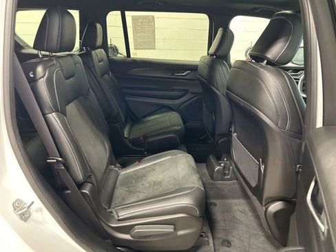 Used 2024 Jeep Grand Cherokee L Altitude AWD/4WD image 18