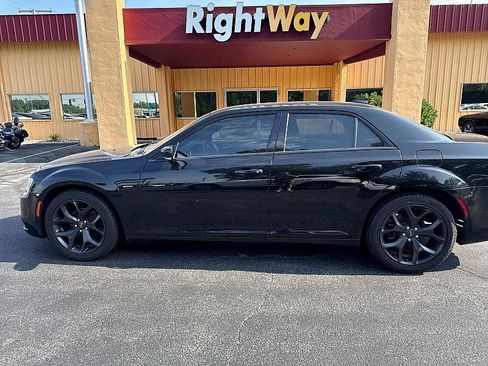 Used 2021 Chrysler 300 S RWD image 2
