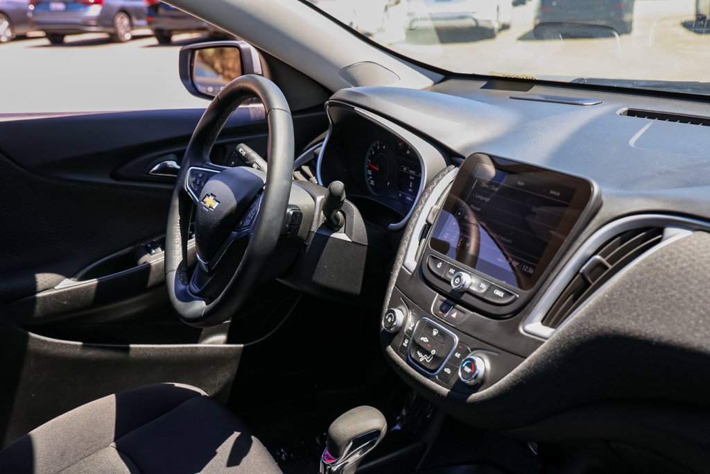 Used 2025 Chevrolet Malibu RS FWD image 19