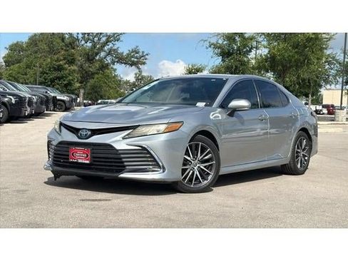 Used 2021 Toyota Camry XLE w/ Cold Weather Package FWD image 42