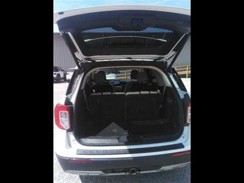 Used 2021 Ford Explorer XLT w/ Equipment Group 202A AWD/4WD image 6