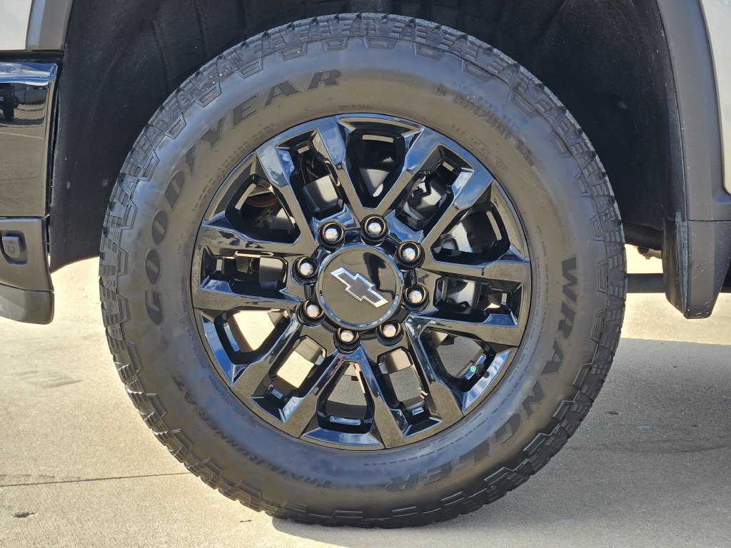 Used 2025 Chevrolet Silverado 2500 LTZ w/ Trail Boss Package AWD/4WD image 12
