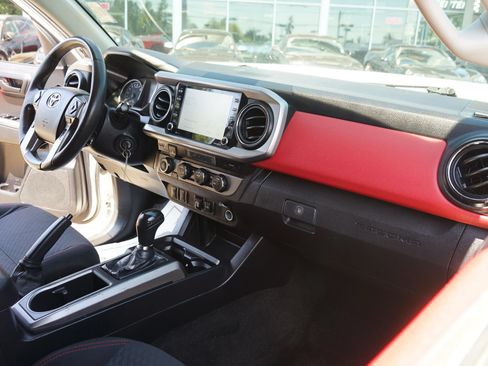Used 2021 Toyota Tacoma SR5 w/ Technology Package AWD/4WD image 15
