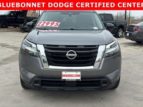 Used 2023 Nissan Pathfinder S image 2