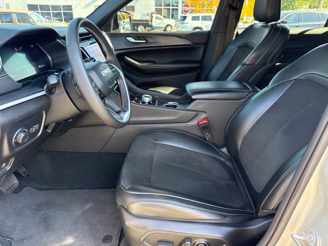Used 2024 Jeep Grand Cherokee L Laredo AWD/4WD image 19