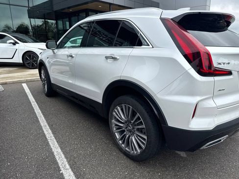 Used 2024 Cadillac XT4 Premium Luxury AWD/4WD image 8