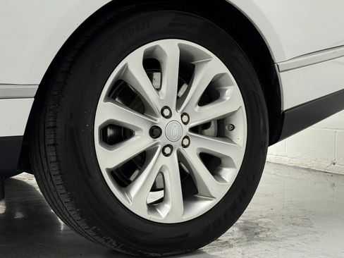 Used 2017 Land Rover Range Rover HSE image 58