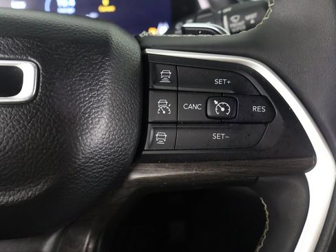 Used 2023 Jeep Grand Cherokee L Limited AWD/4WD image 45