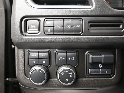 Used 2021 Chevrolet Suburban LT w/ LT Signature Package image 31