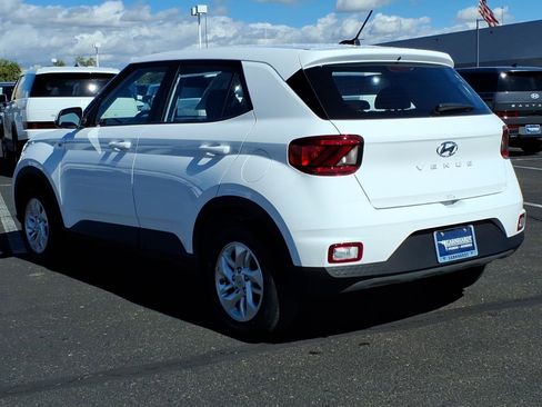 New 2026 Hyundai Venue SE FWD image 2