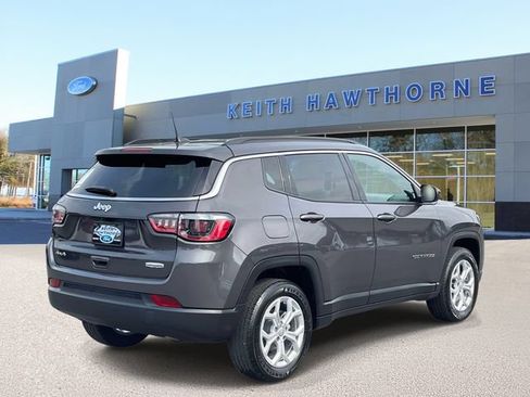 Used 2024 Jeep Compass Latitude AWD/4WD image 5