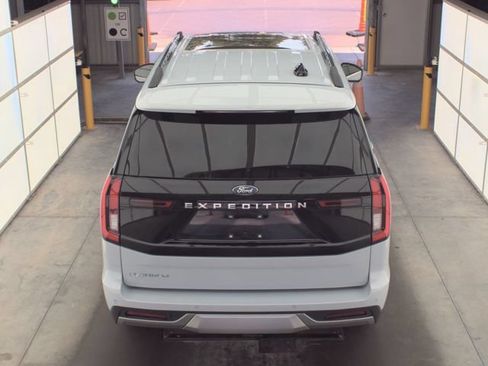 Used 2025 Ford Expedition Platinum w/ Driver's Package AWD/4WD image 5