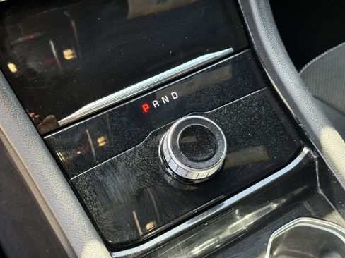 Used 2023 Jeep Grand Cherokee L Laredo image 24