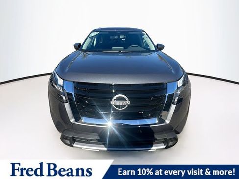 New 2025 Nissan Pathfinder SL image 2