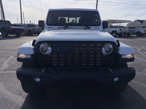 Used 2021 Jeep Gladiator Willys image 2