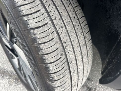 Used 2025 Volkswagen Atlas SE image 34