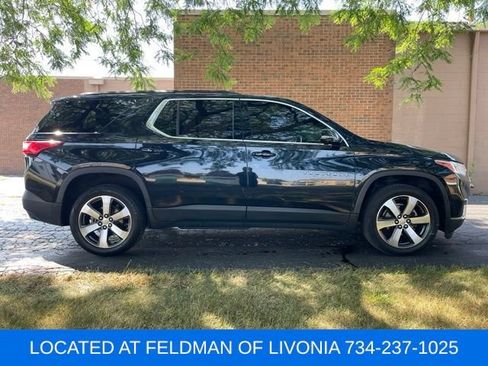Used 2020 Chevrolet Traverse LT w/ LT Premium Package FWD image 6