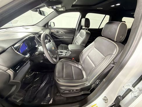 Used 2023 Chevrolet Traverse Premier image 13