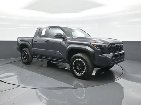 Certified 2025 Toyota Tacoma TRD Off-Road w/ TRD Off Road Upgrade Package AWD/4WD image 1