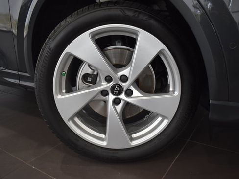 Used 2025 Audi Q5 Premium Plus w/ Premium Plus AWD/4WD image 2