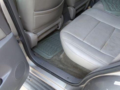 Used 2002 Toyota 4Runner SR5 AWD/4WD image 18