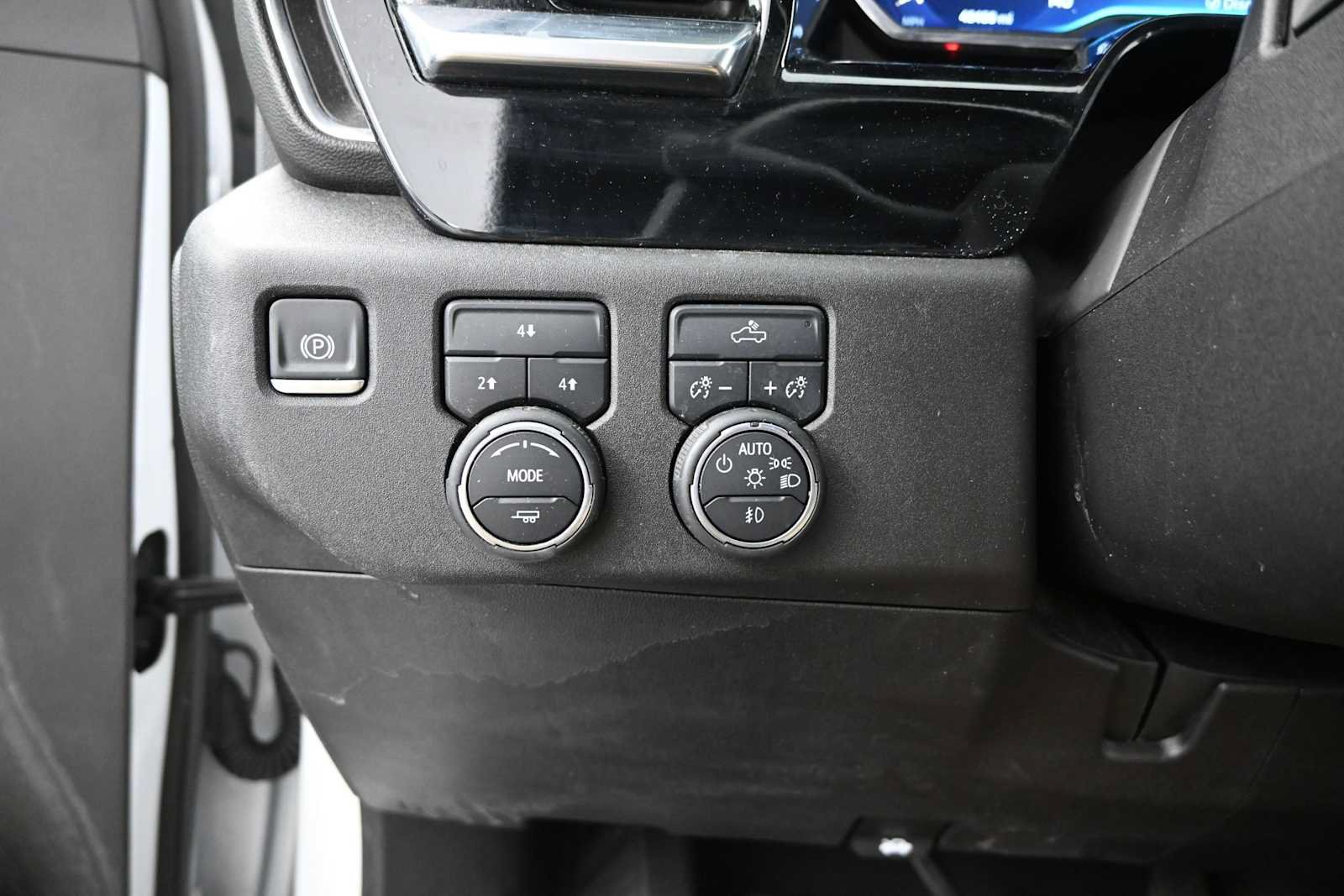 Used 2025 Chevrolet Silverado 2500 LT w/ Convenience Package AWD/4WD image 12