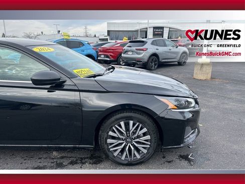 Used 2024 Nissan Altima 2.5 SV image 15