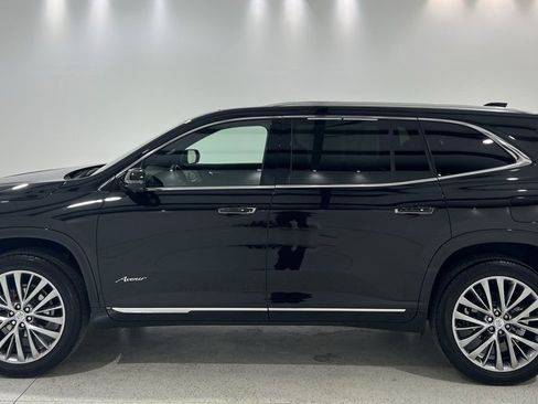 Used 2025 Buick Enclave Avenir w/ Super Cruise Package image 1