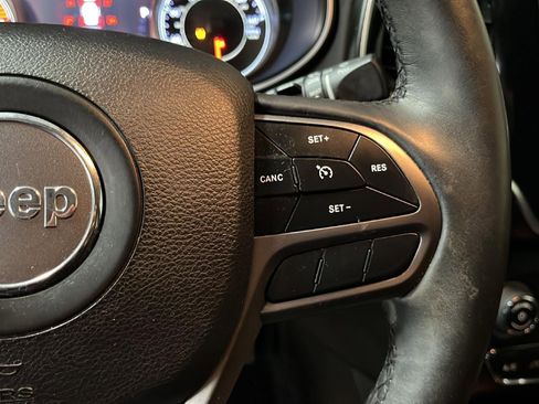 Used 2019 Jeep Cherokee Limited image 20