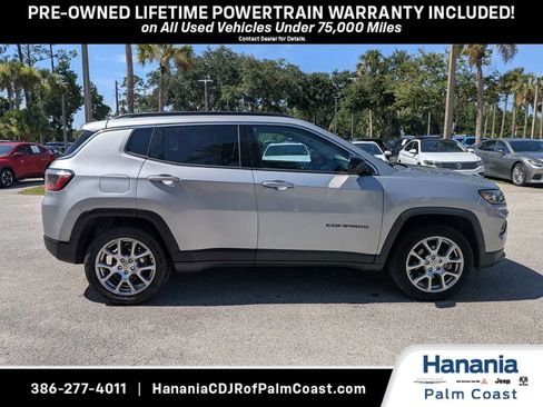 Used 2022 Jeep Compass Latitude w/ Sun and Sound Group AWD/4WD image 2