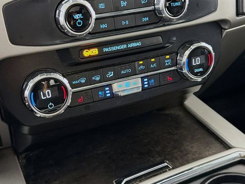 Used 2022 Ford F250 Lariat w/ Lariat Ultimate Package AWD/4WD image 21