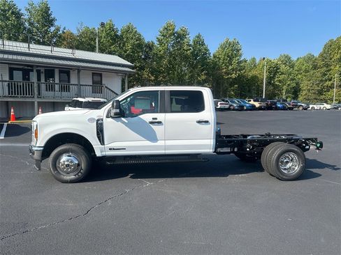 New 2026 Ford F350 XL w/ XL Chrome Package image 8
