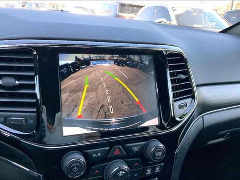 Used 2019 Jeep Grand Cherokee Limited w/ Luxury Group II image 26