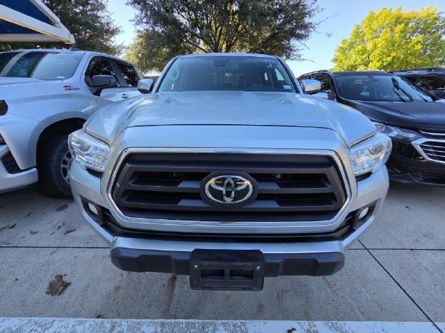 Used 2022 Toyota Tacoma SR5 RWD image 2