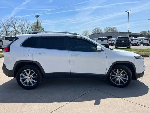 Used 2018 Jeep Cherokee Limited image 7