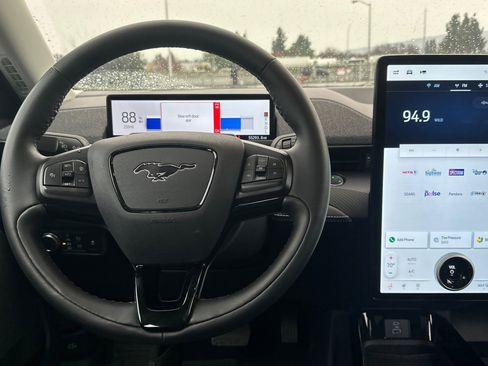 Used 2022 Ford Mustang Mach-E Premium image 16