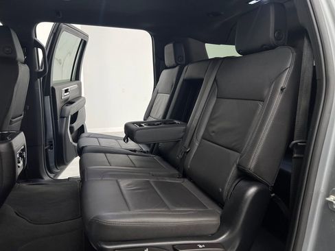 Used 2025 Chevrolet Suburban Z71 image 13
