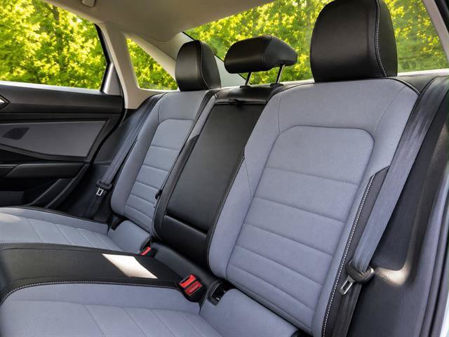 Used 2025 Volkswagen Jetta SE FWD image 13
