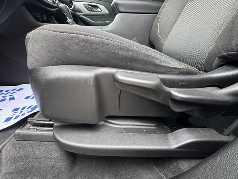 Used 2018 Chevrolet Traverse LS FWD image 11