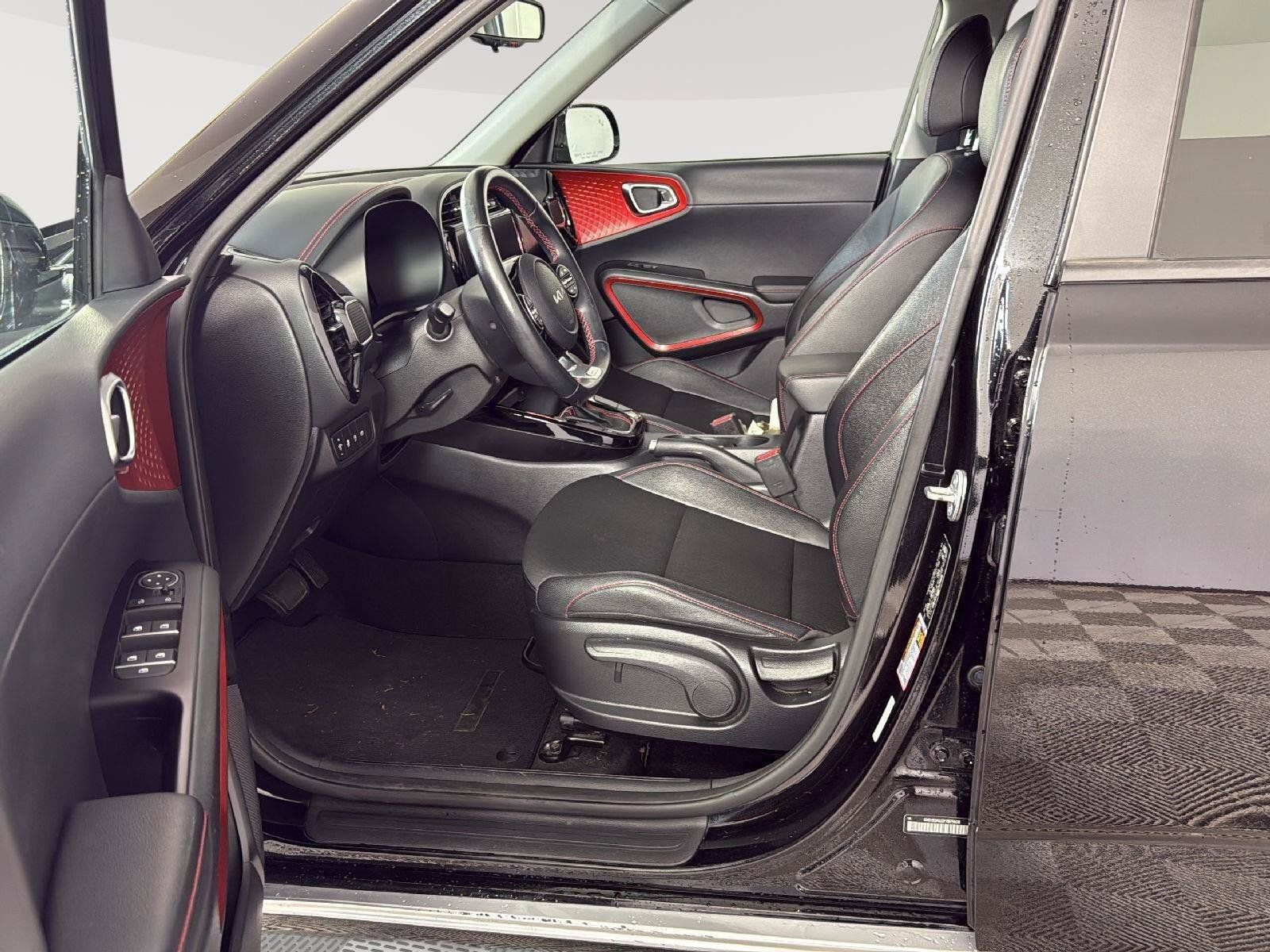 Used 2023 Kia Soul GT-Line FWD image 5