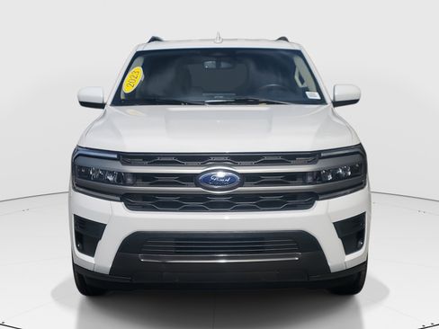 Used 2023 Ford Expedition XLT image 2