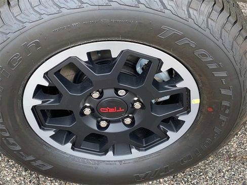 New 2025 Toyota Tacoma TRD Off-Road image 6