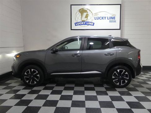 Used 2025 Nissan Kicks SV AWD/4WD image 7