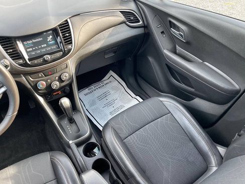 Used 2017 Chevrolet Trax LT w/ LT Convenience Package FWD image 15