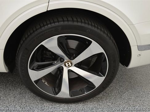 Used 2019 Bentley Bentayga AWD/4WD image 47